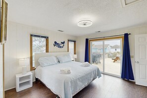 4 bedrooms, iron/ironing board, WiFi, bed sheets