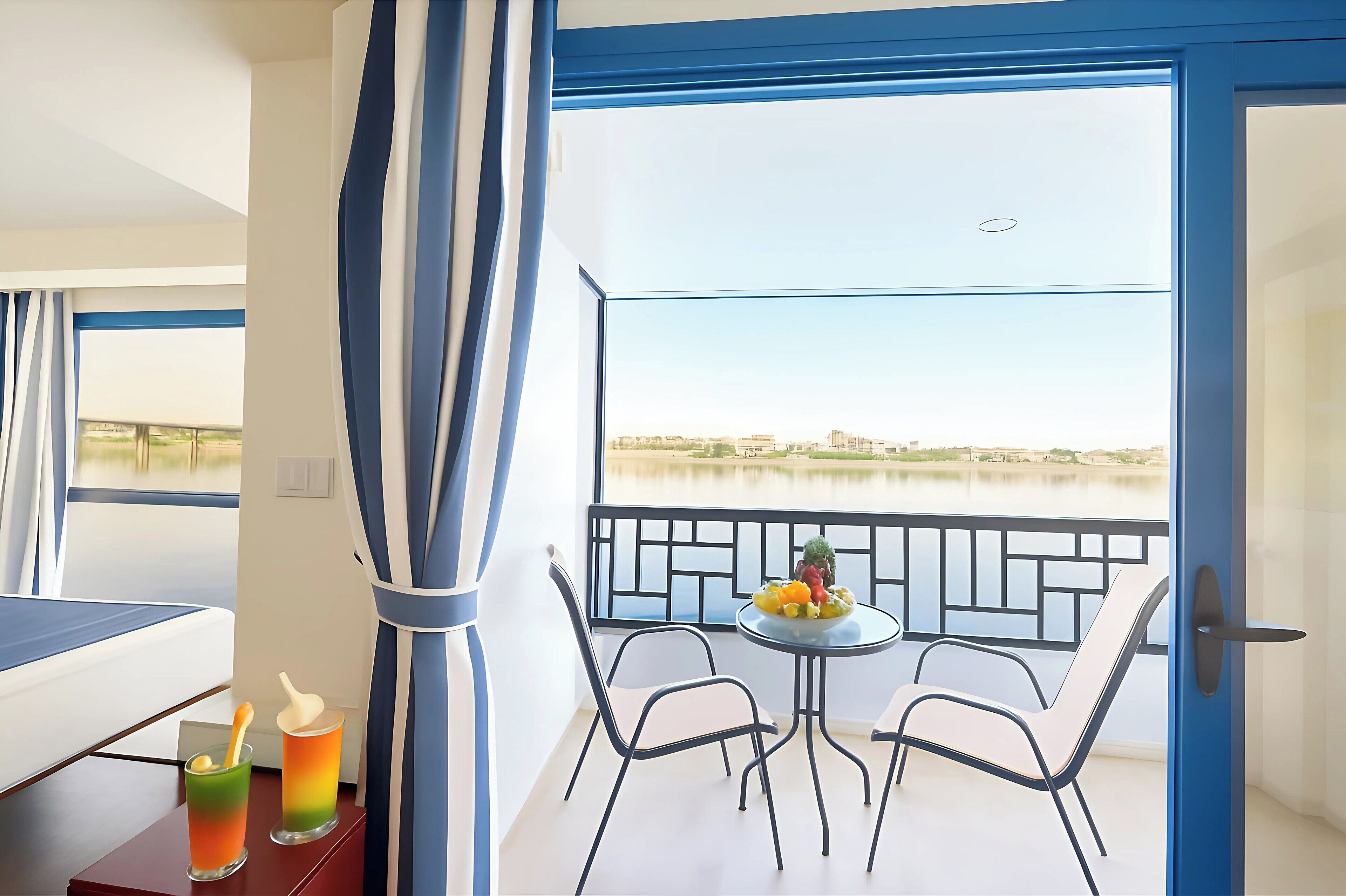 Phòng Suite Deluxe, ban công, quang cảnh sông | Két bảo mật tại phòng, khu vực làm việc phù hợp cho laptop 