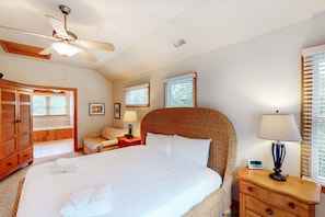 9 bedrooms, iron/ironing board, WiFi, bed sheets - 9BR Dog Friendly | Pool | Hot Tub | Fireplace (Corolla)