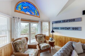 Fernseher, Kamin, DVD-Player