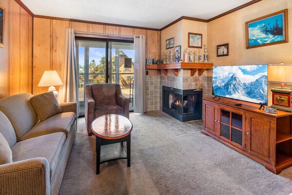 Smart TV, fireplace - Cozy 1BR Snowcrest Condo Near Slopes and Rental Shops (Snowshoe)