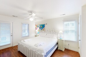 6 bedrooms, iron/ironing board, WiFi, bed sheets