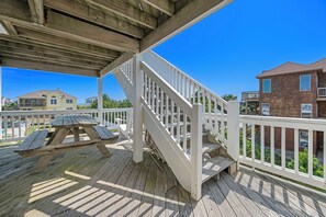 WH468: Captain's Fantasea | Top Level Deck