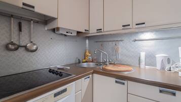 Refrigerador, microondas, parrilla de estufa y lavavajillas