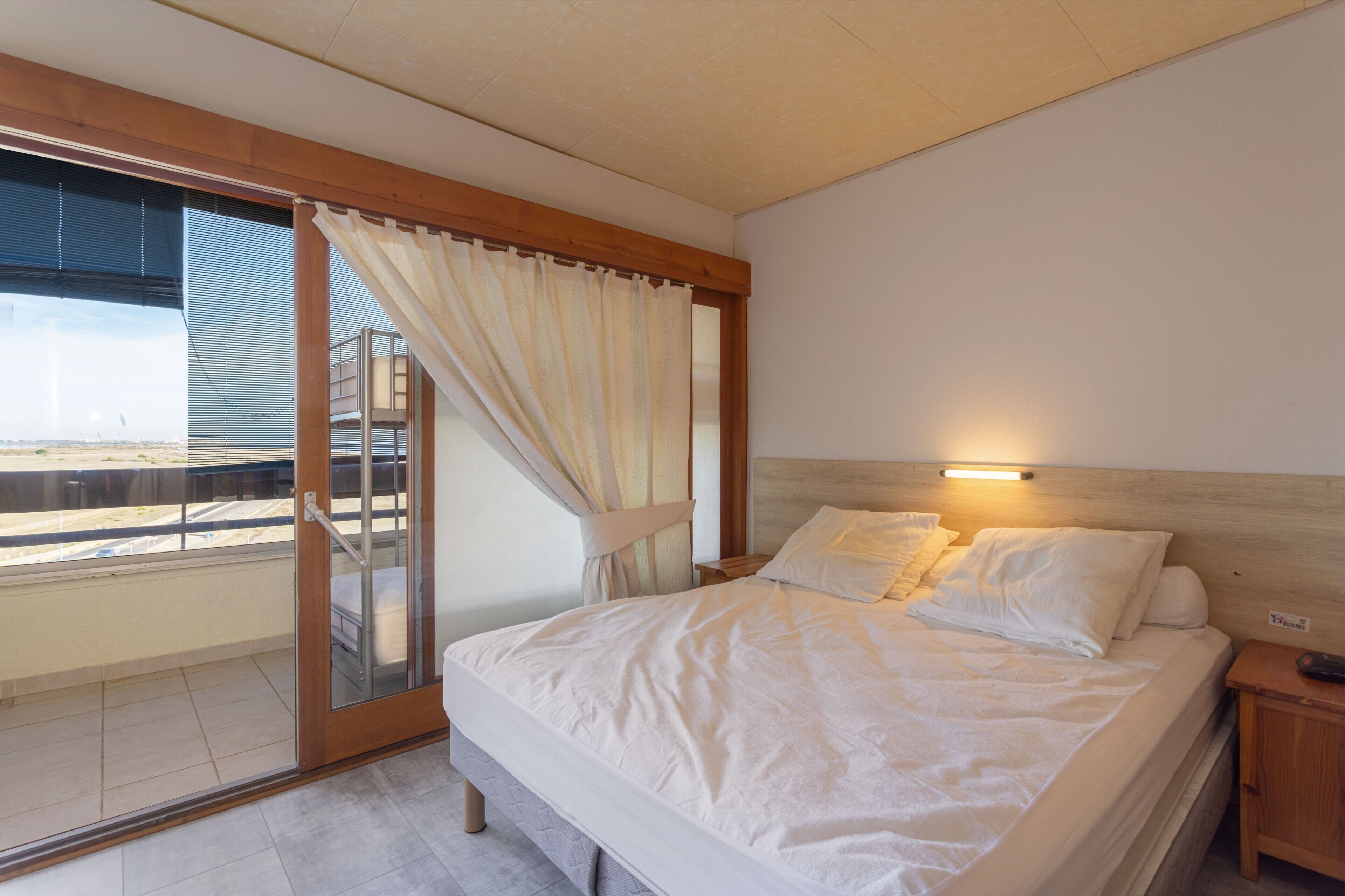 1 camera, ferro/asse da stiro, Wi-Fi