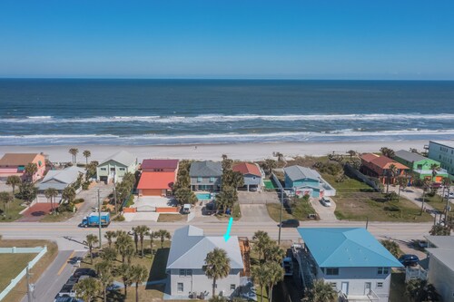 Charming 2-bedroom house in superb St. Augustine. Located in Vilano Beach.