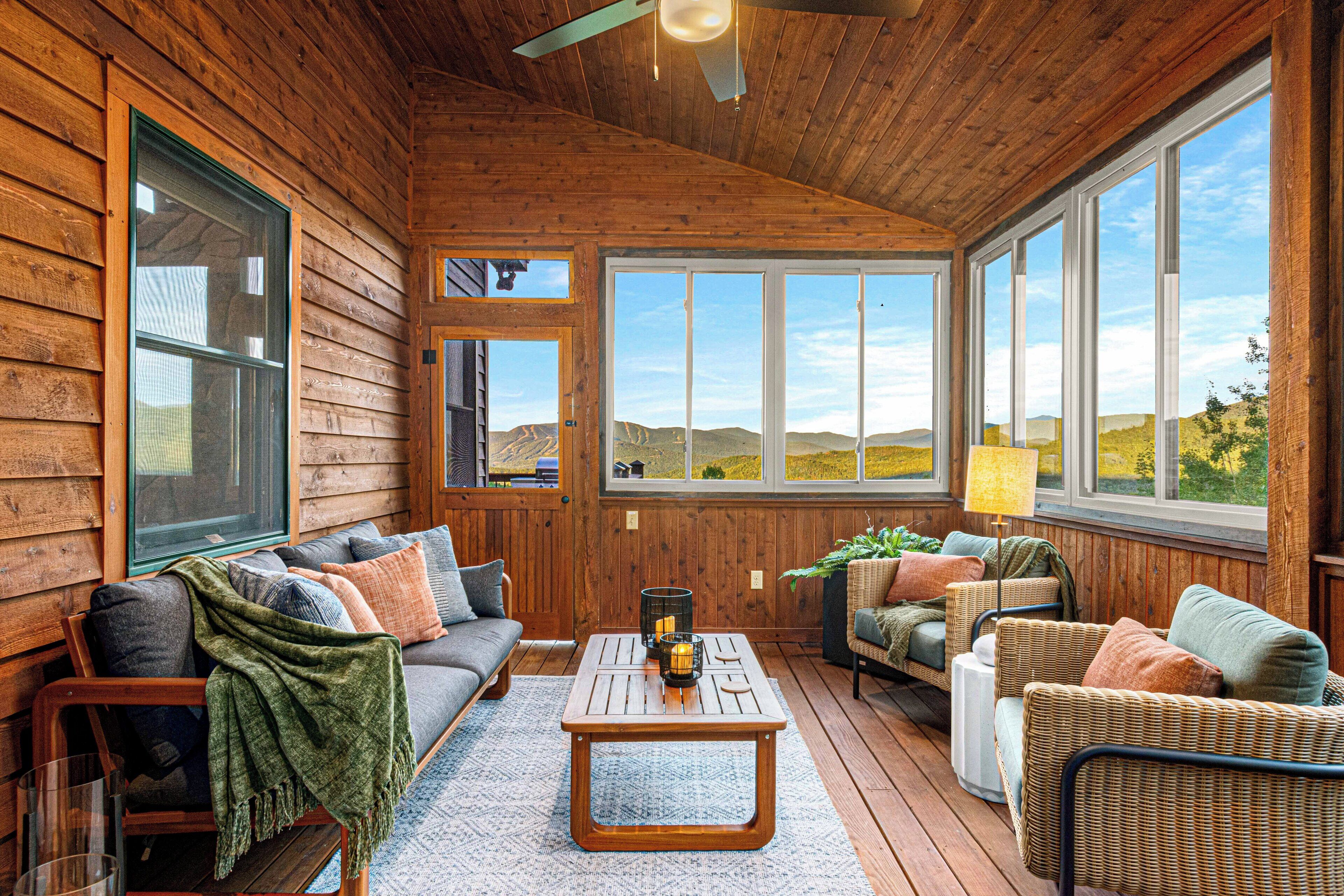 Smart TV, caminetto, videogiochi, tavolo da calcetto