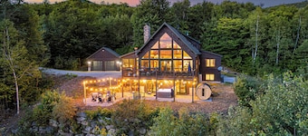 Luxury Chalet - Hot tub, Game room, Speakeasy, Mountain views, near Sunday River