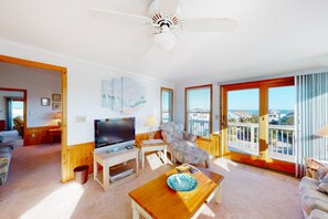 TV, fireplace, DVD player - 6BR Oceanview Dog Friendly | Pool | Hot Tub (Duck)