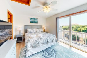 2 bedrooms, iron/ironing board, WiFi, bed sheets - 2BR | Pool | Deck | Tennis | W/D (Duck)