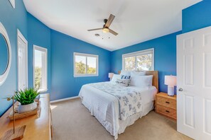 5 bedrooms, desk, iron/ironing board, WiFi