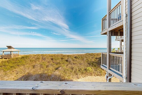 1BR Oceanfront condo with a pool and tennis court