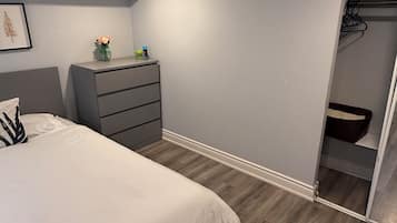 2 makuuhuonetta, silitysrauta/-lauta, Wi-Fi, vuodevaatteet