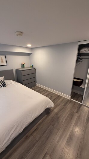 2 habitaciones, tabla de planchar con plancha, wifi y ropa de cama