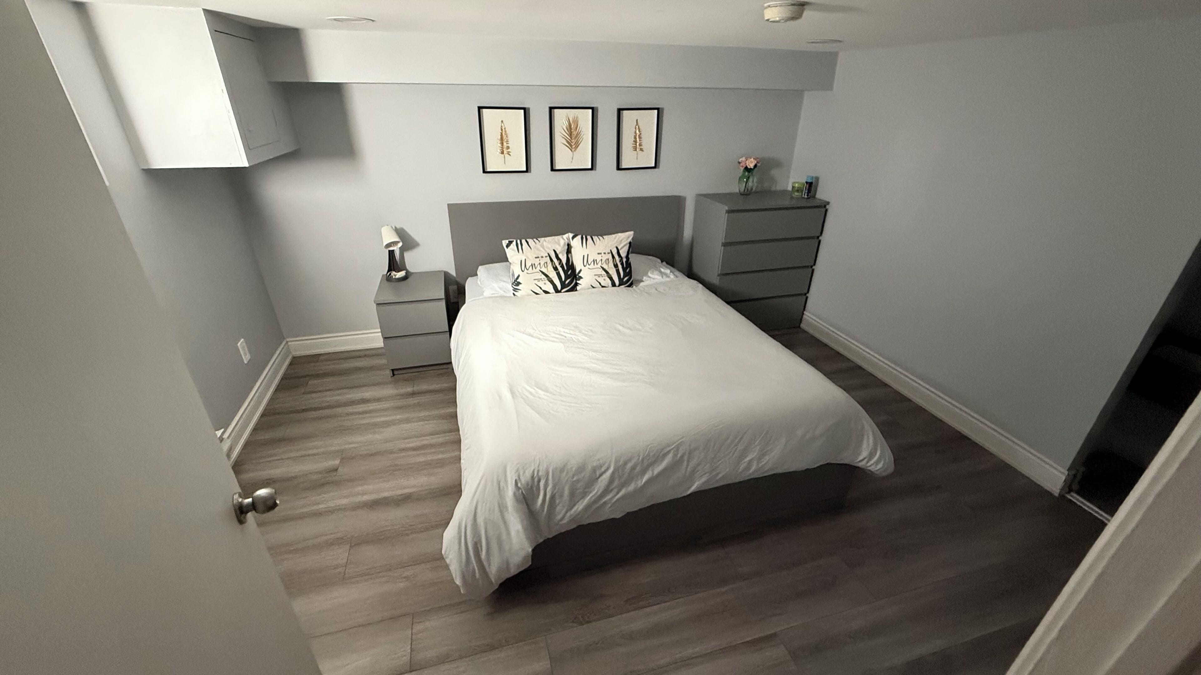 2 عدّة غرف نوم ومكواة/لوح كي وواي فاي وملاءات أسرّة