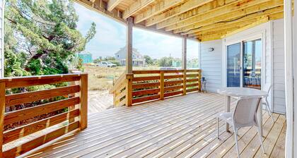 2BR condo w/resort-style amenities, jetted tub