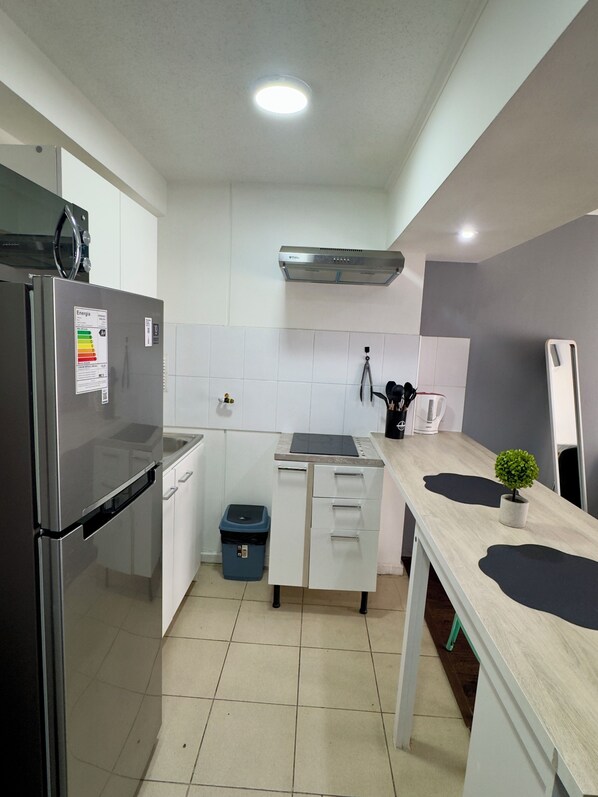 อพาร์ทเมนท์ | ครัวส่วนตัว | ไมโครเวฟ, เตาอบ, เตาประกอบอาหาร, เครื่องครัว/จาน/ช้อนส้อม