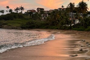 Beach nearby, beach towels - Beachfront Villa with luxury amenities in Puerto Rico (Humacao)