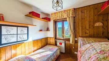 Apartemen (2 Bedrooms) | 2 kamar tidur, ruang kerja ramah laptop, dan seprai linen