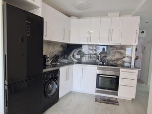 Apartment | Private kitchen - Benidorm Apartment With Pool Access (Benidorm)