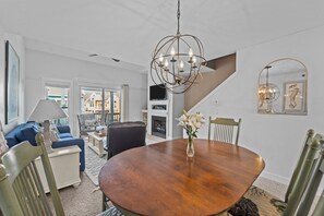 Dining - 3BR dog-friendly home near beach with decks & pool (Kill Devil Hills)