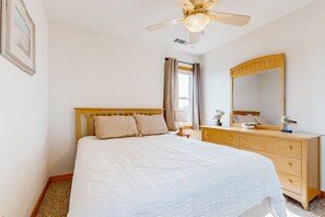 4 bedrooms, iron/ironing board, WiFi, bed sheets