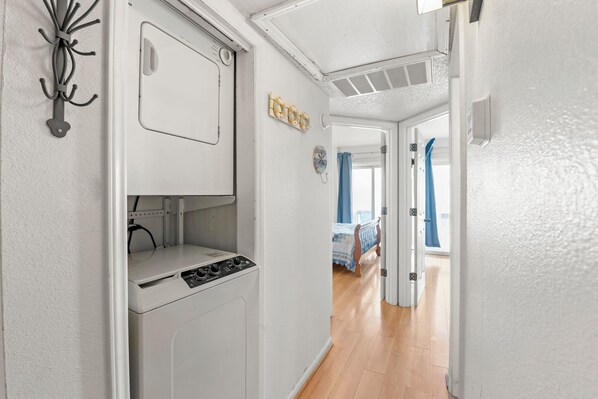 2 bedrooms, iron/ironing board, WiFi, bed sheets - Charming Condo in Kill Devil Hills (Kill Devil Hills)