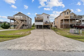 Exterior - Direct Beach Access, Ocean Views (Kill Devil Hills)