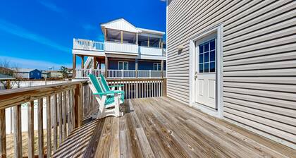 KDN1400: Beaches Await, Ocean Views, and Game Area