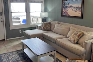 TV - KDN1633: Salty Paws II, Ocean View Condo (Kill Devil Hills)