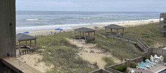 2 BR ocean view condo w/AC and beach access