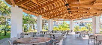 Ap in a Cond. W/pool at Praia do Forte Cvaf0220