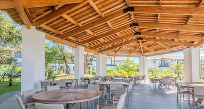 Ap in a Cond. W/pool at Praia do Forte Cvaf0220