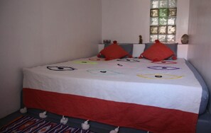 WiFi, bed sheets