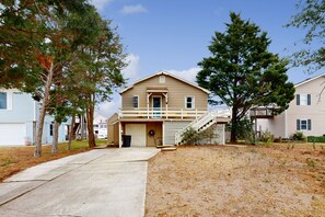 Exterior - Waterfront 3BR with pool, hot tub, tennis, & patio (Kill Devil Hills)