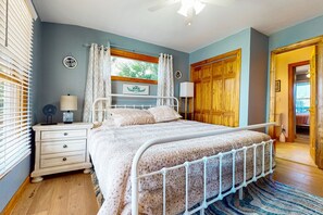 4 bedrooms, iron/ironing board, WiFi, bed sheets - CH50: The Sweet Pelican, 4BR home with Shared Pool- pet friendly (Kill Devil Hills)
