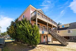 Exterior - Charming 3BR home with Shared Pool- pet friendly (Kill Devil Hills)