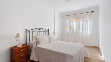 2 bedrooms, iron/ironing board, WiFi, bed sheets