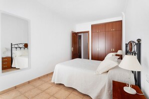 2 slaapkamers, een strijkplank/strijkijzer, wifi, beddengoed