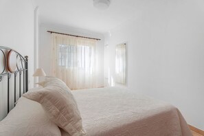 2 bedrooms, iron/ironing board, WiFi, bed sheets