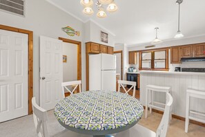 Dining - Sweeping 2BR Oceanview | Pool | Hot Tub | Deck (Kitty Hawk)