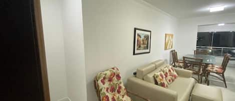 Basic Apartment | Living area