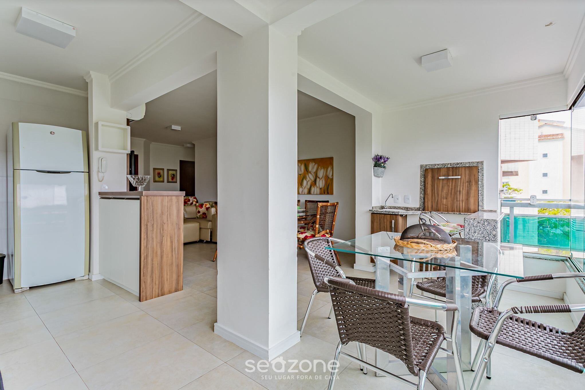 Basic Apartment | Dining