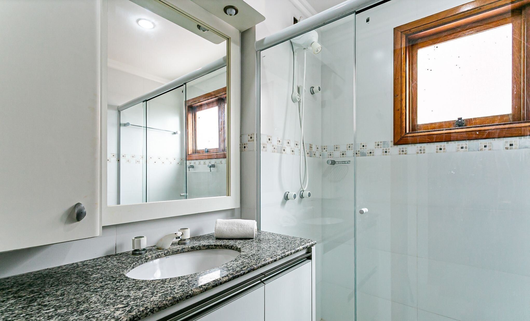 Basic Apartment | Bathroom