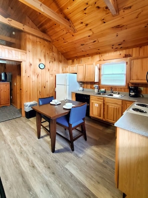 Signature Cabin, 1 King Bed with Sofa bed, Hot Tub | In-room dining
