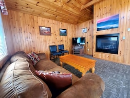 Smart TV, chimenea, reproductor de DVD, futbolito