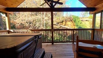 Signature Cabin, 1 Bedroom, Balcony | Terrace/patio