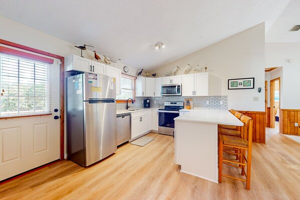 Fridge, microwave, oven, stovetop