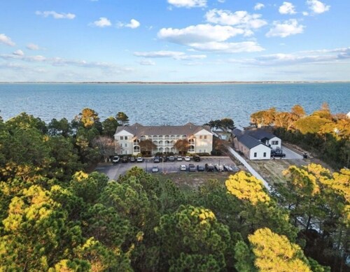 2BR Sound-view condo near attractions w/balcony