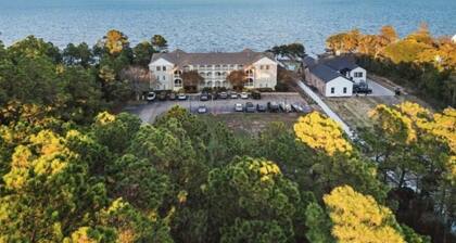 2BR Sound-view condo near attractions w/balcony